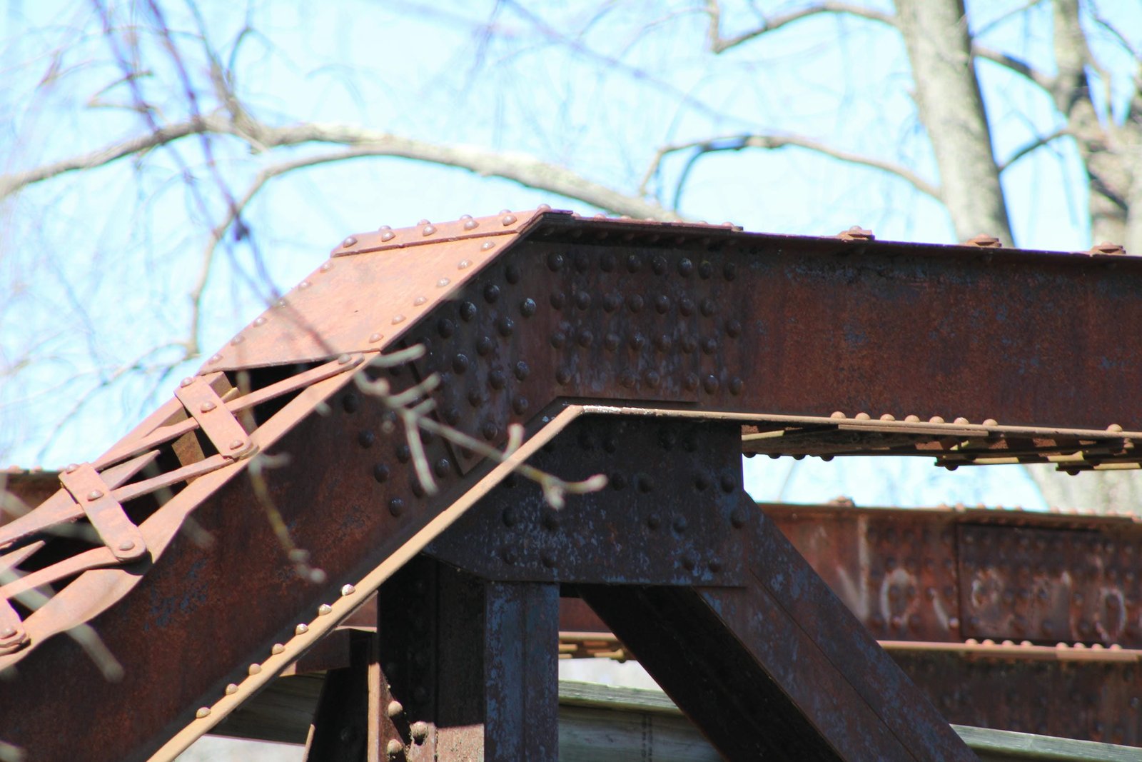 Upper angle connection